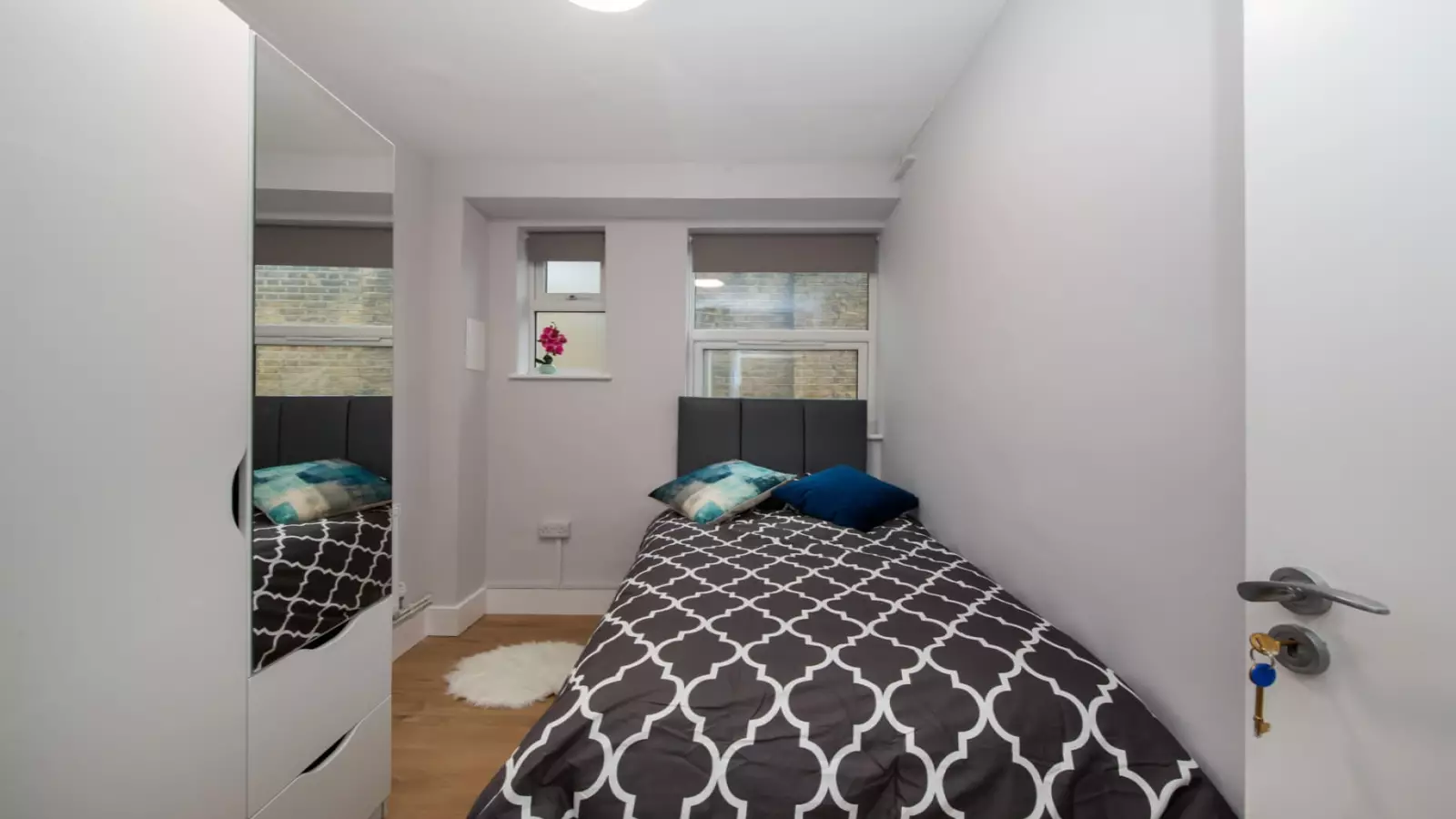 Room South Park Road in Greater London