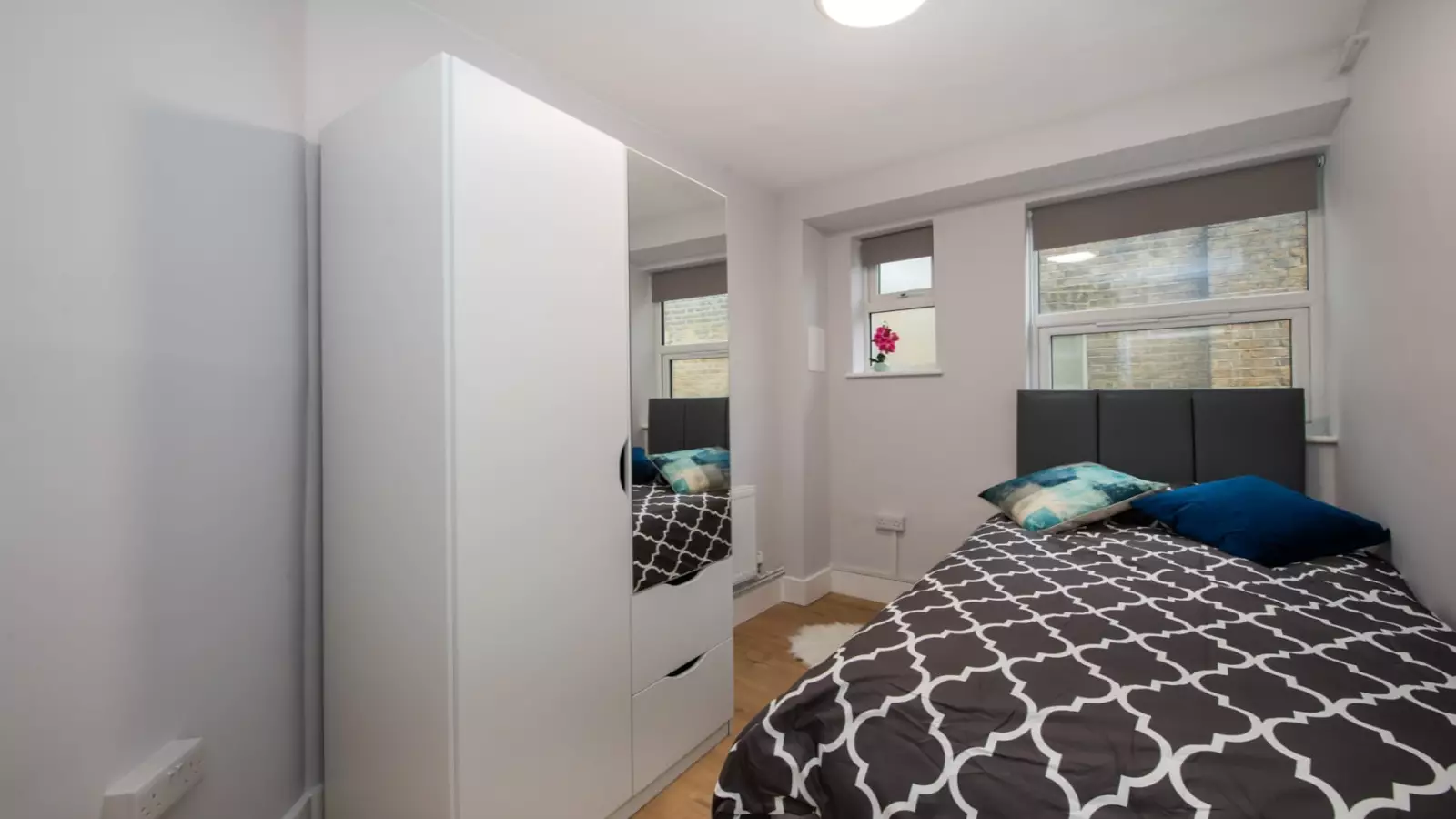 Room South Park Road in Greater London