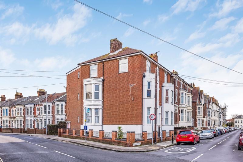 Flat Waverley Grove in Portsmouth