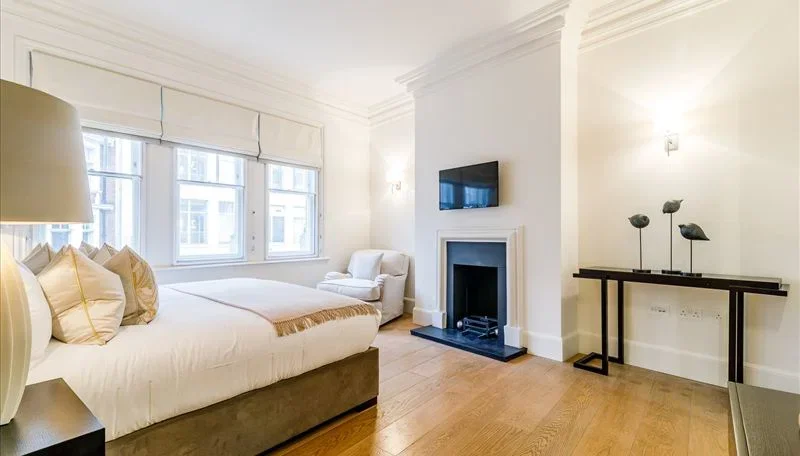 Flat Duke Street in City of Westminster