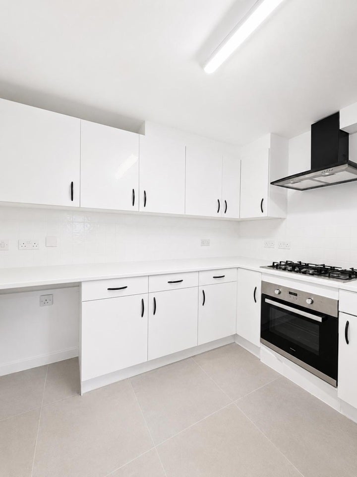 Flat Oxford Way in Greater London