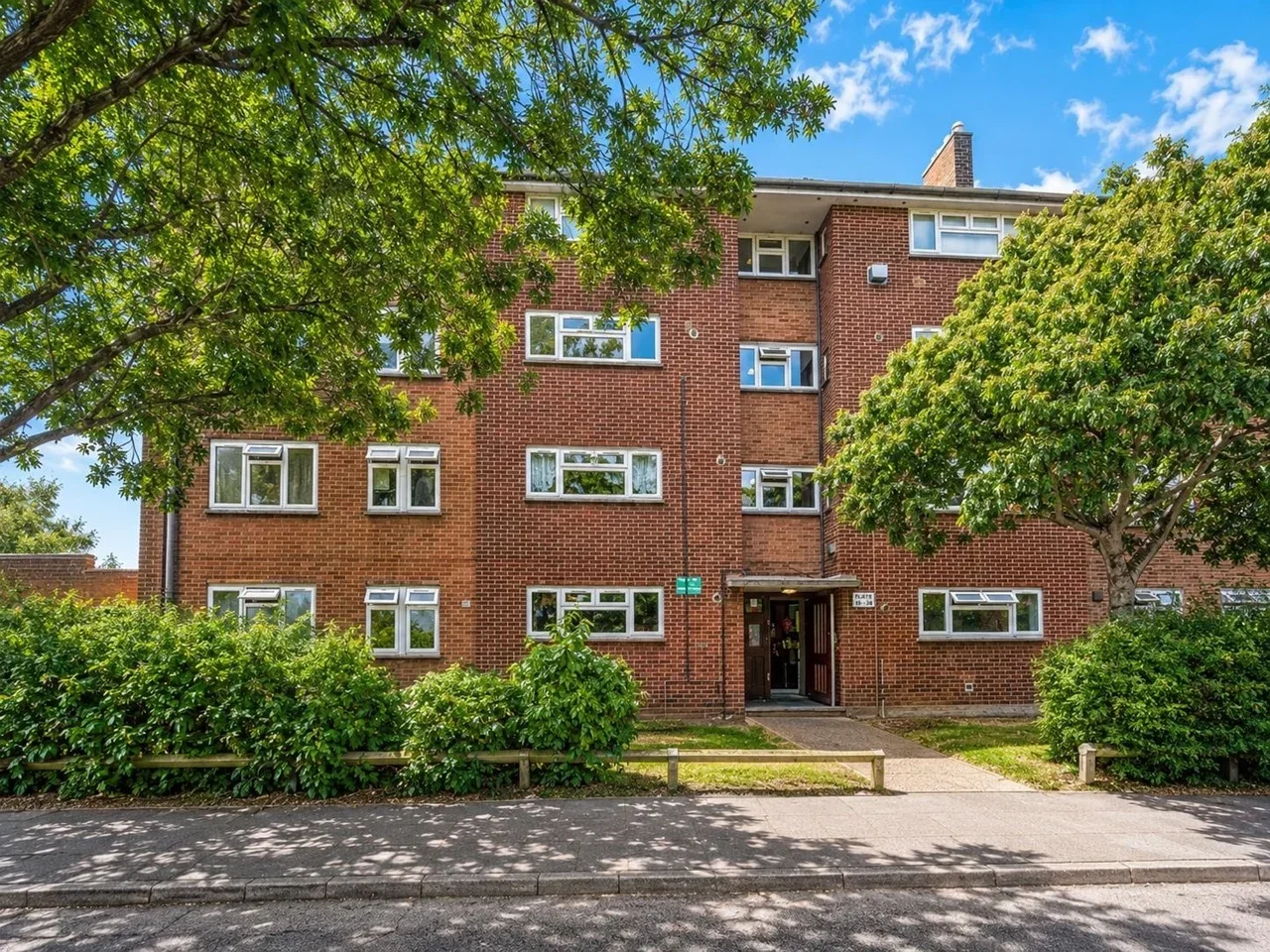 Flat Oxford Way in Greater London