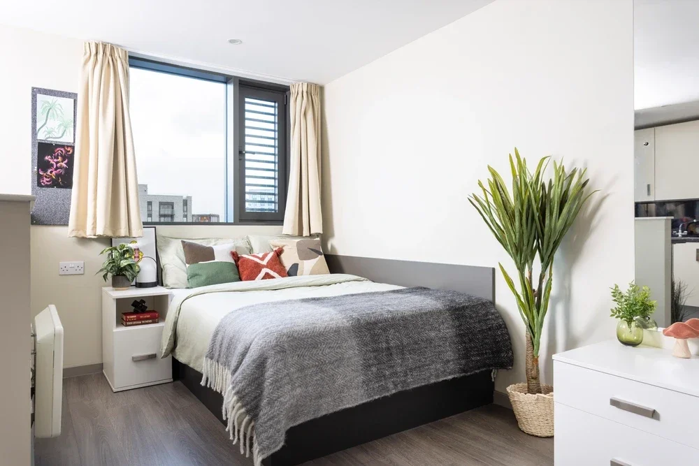 Room Fulton Road in Greater London