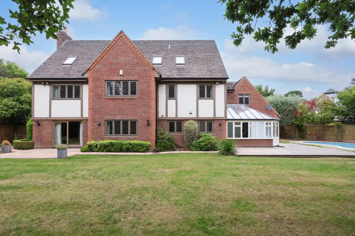 House Fairfield Park in Elmbridge