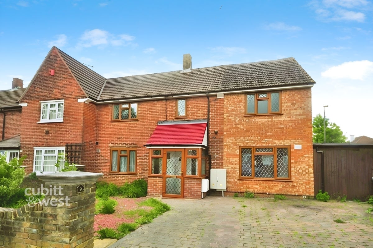 Room Reedmace Close in Havant