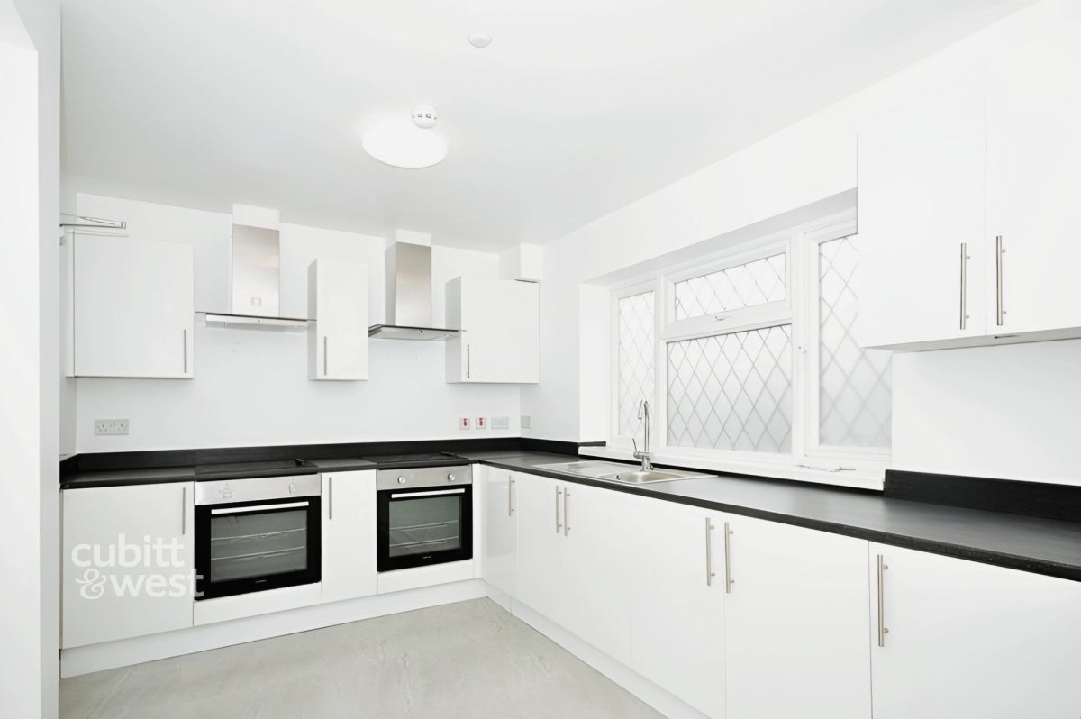 Room Reedmace Close in Havant