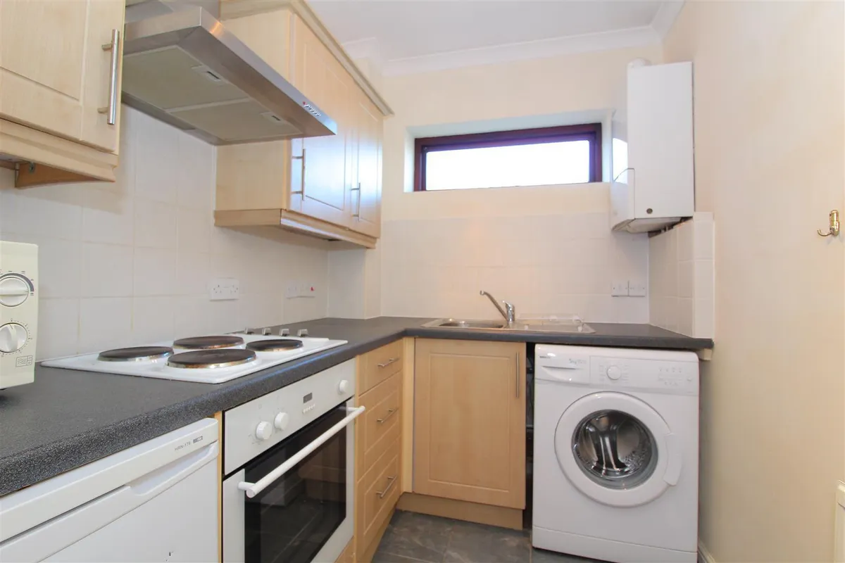 Flat Penyston Road in Maidenhead