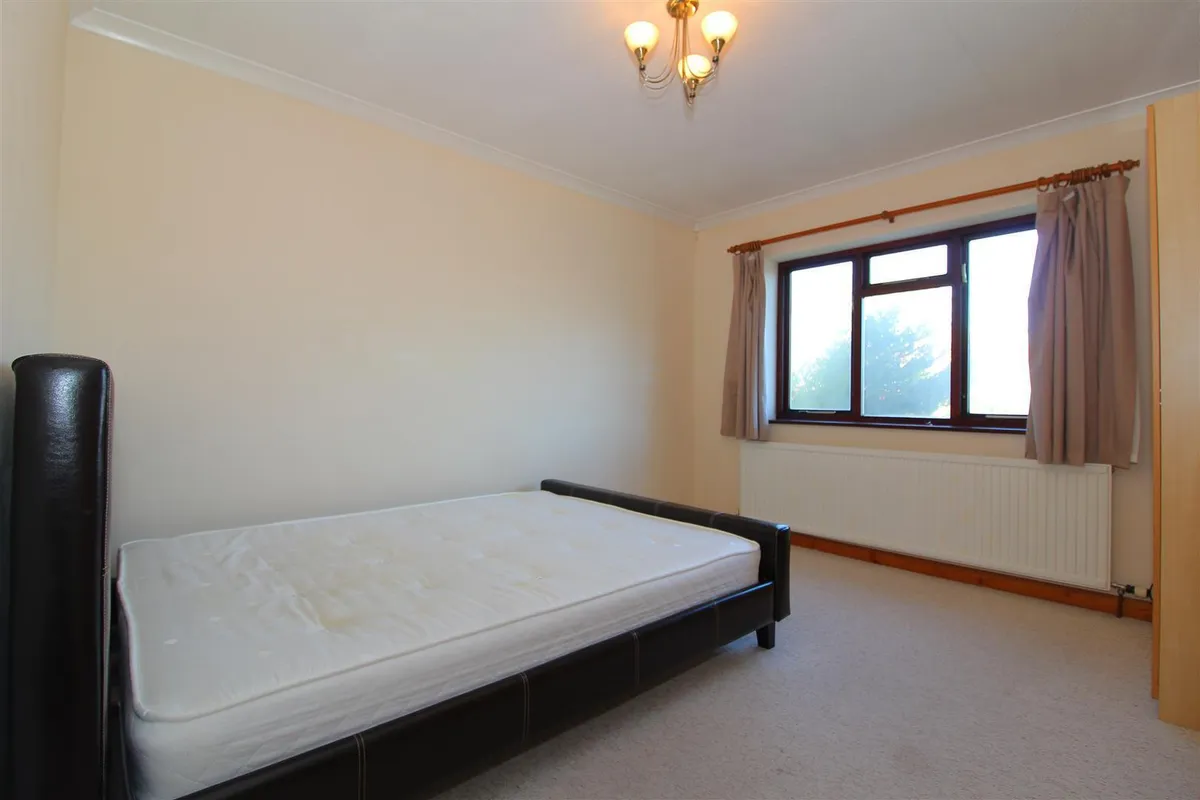 Flat Penyston Road in Maidenhead