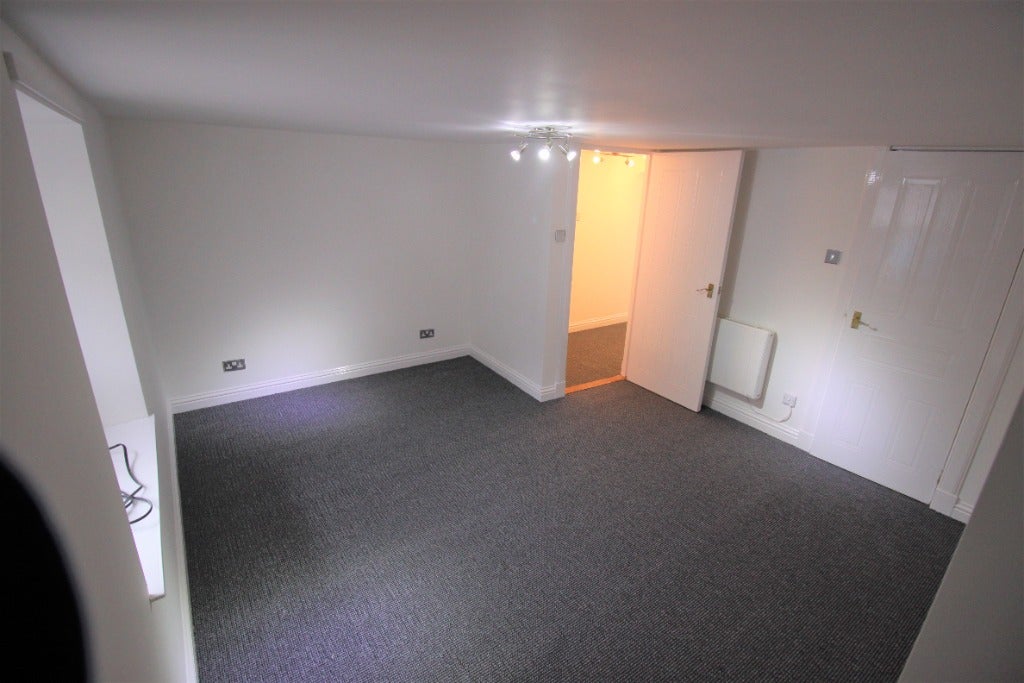 Flat Cross Keys Close in Brechin
