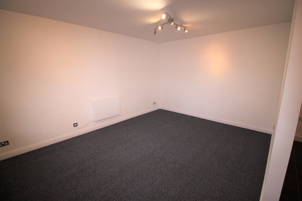 Flat Cross Keys Close in Brechin
