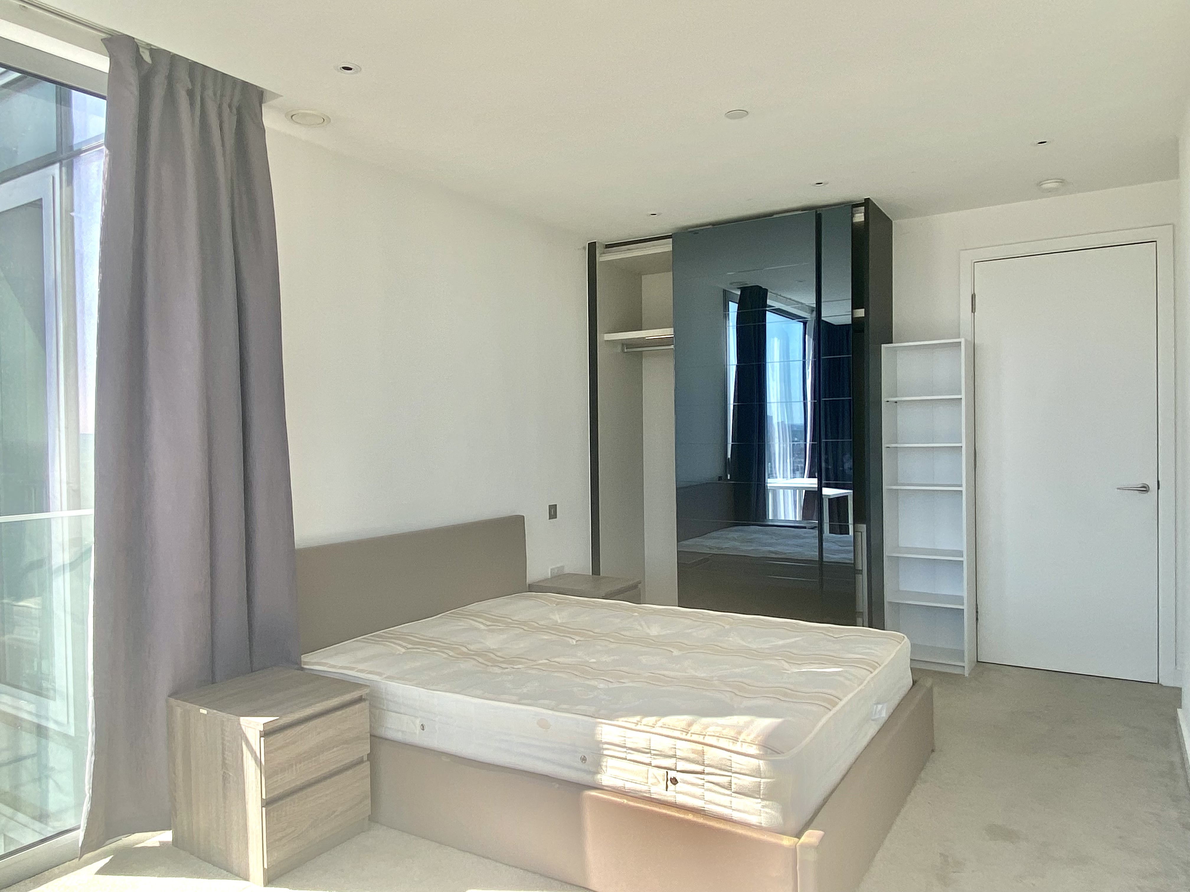 Flat Alie Street in Greater London