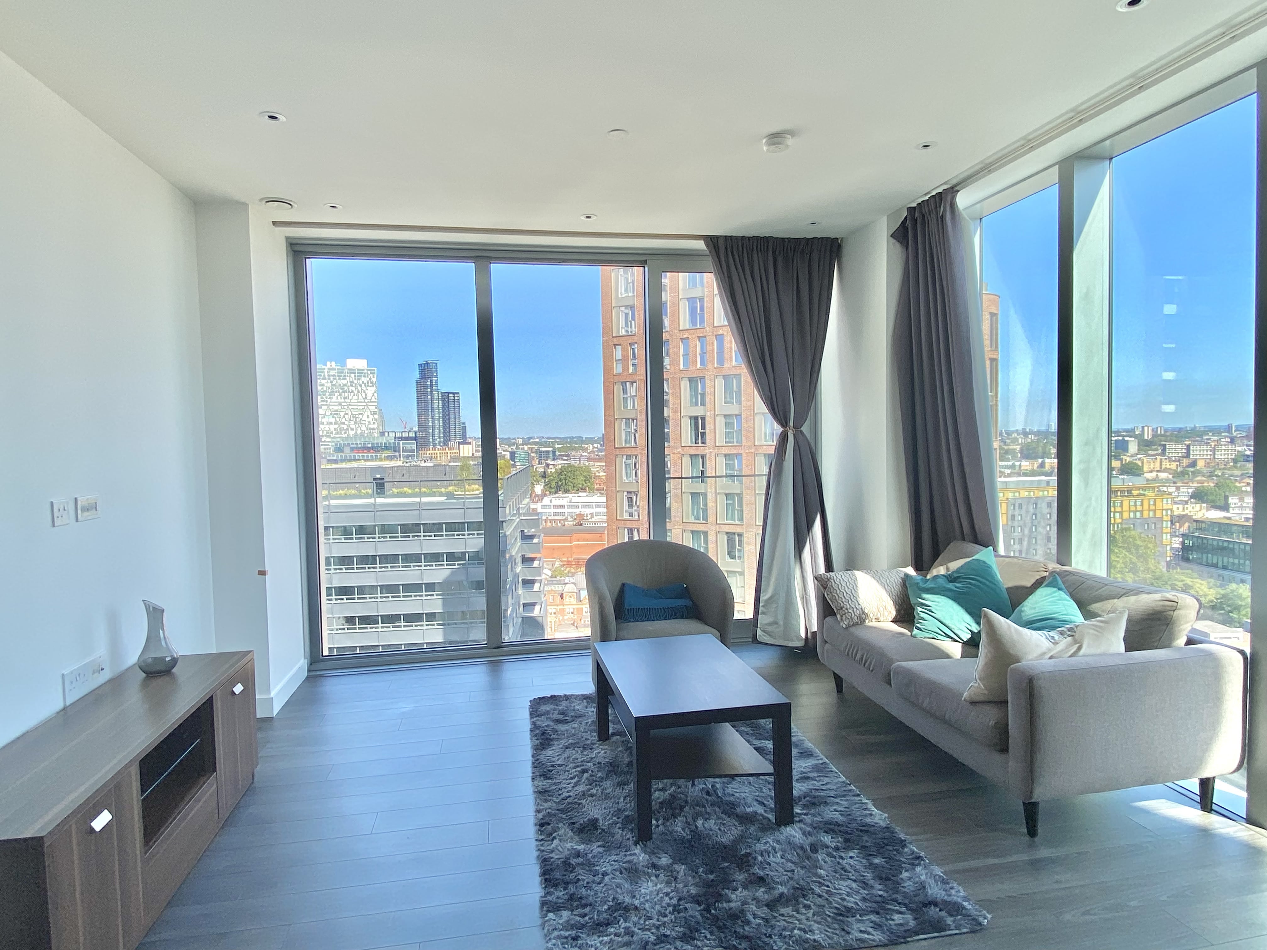 Flat Alie Street in Greater London