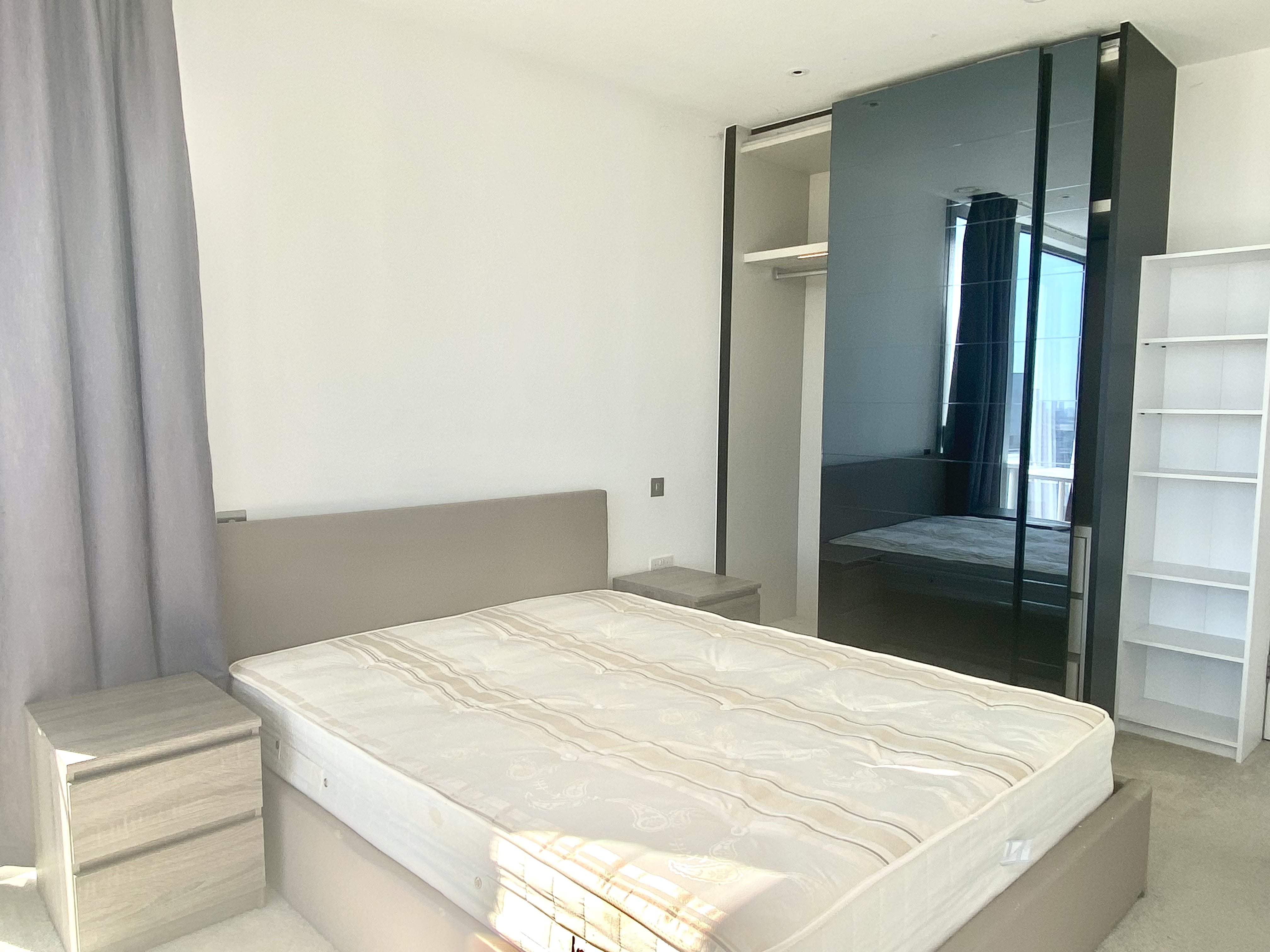 Flat Alie Street in Greater London