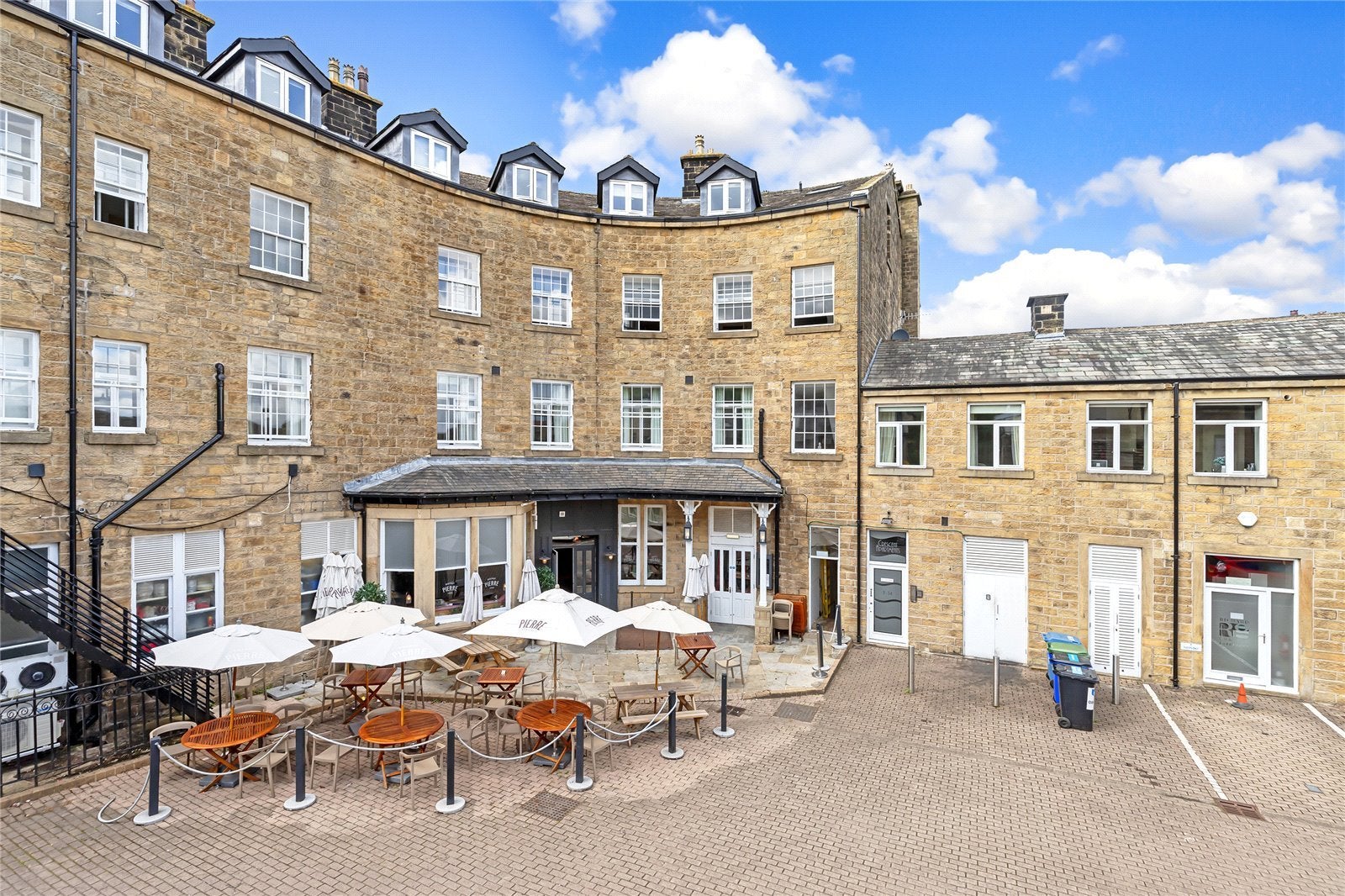 Flat The Crescent in Bradford