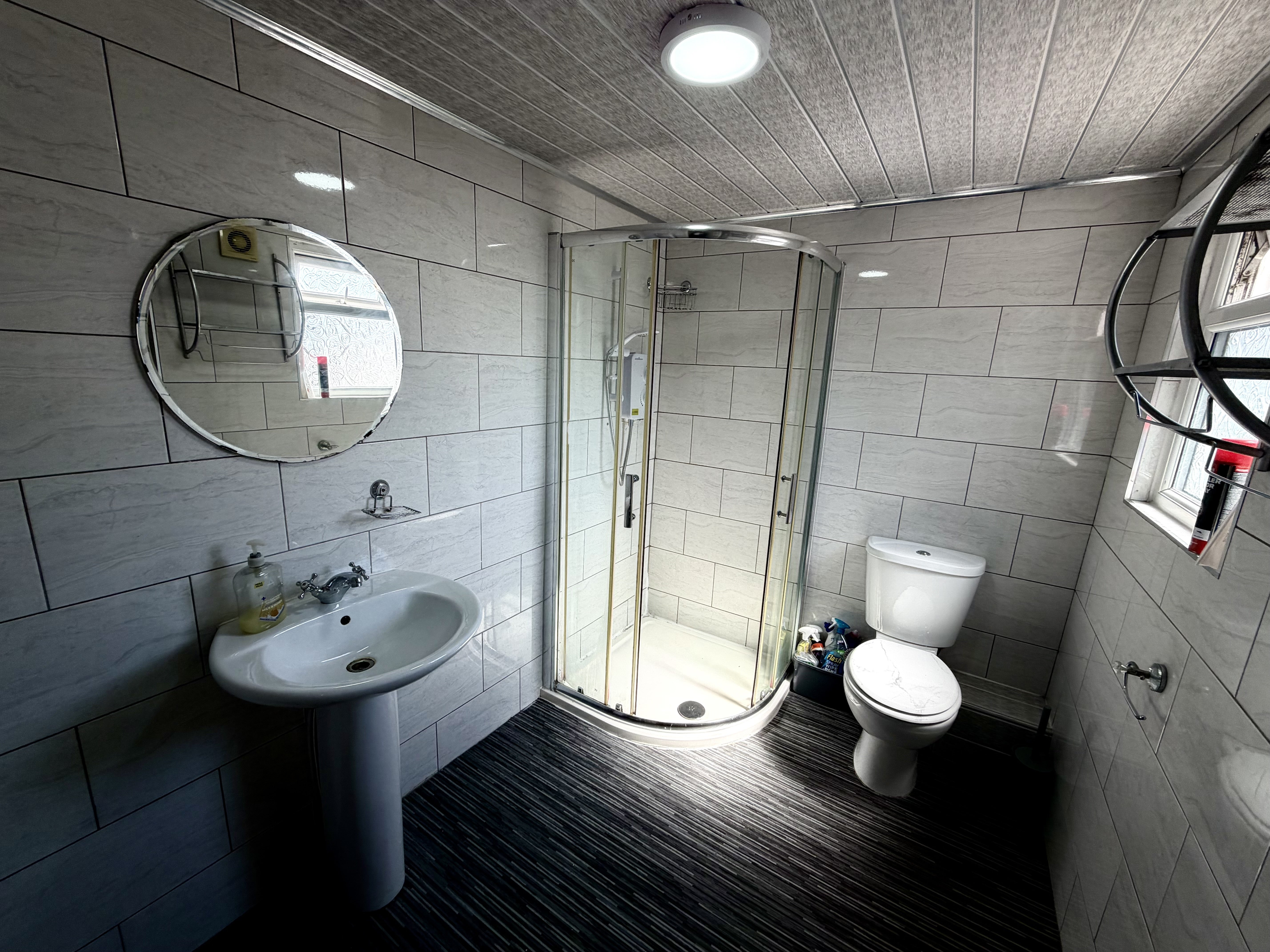 Room Haydn Avenue in Manchester