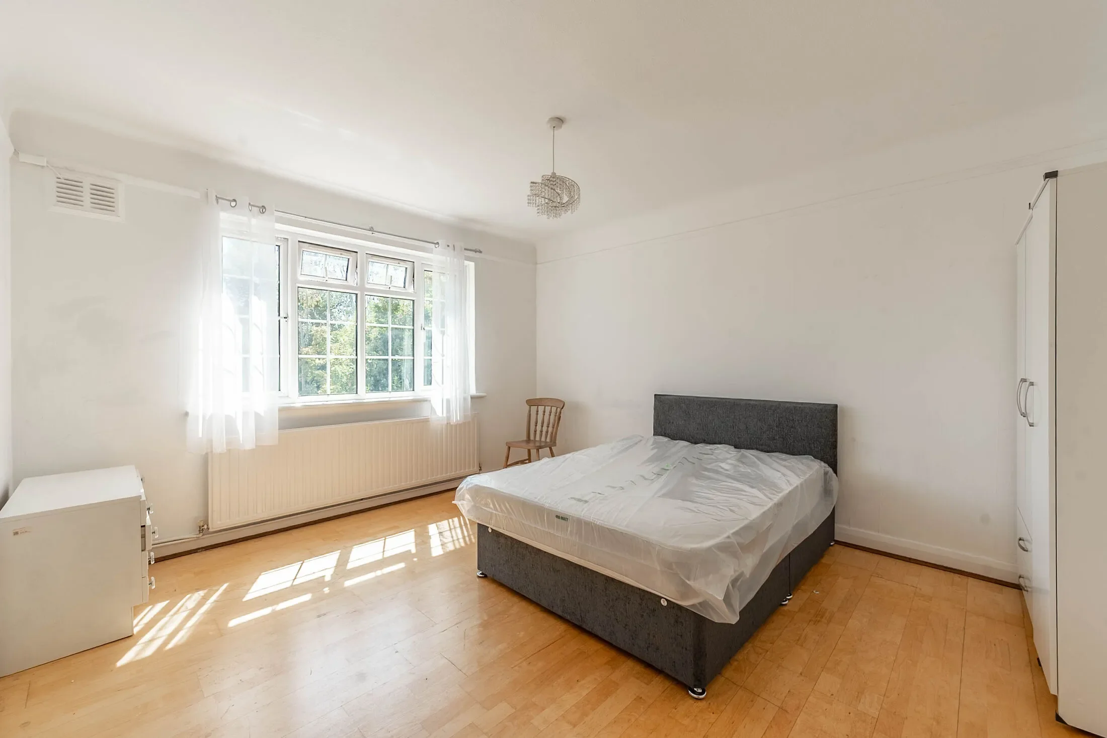 Flat Marlborough Hill in Greater London