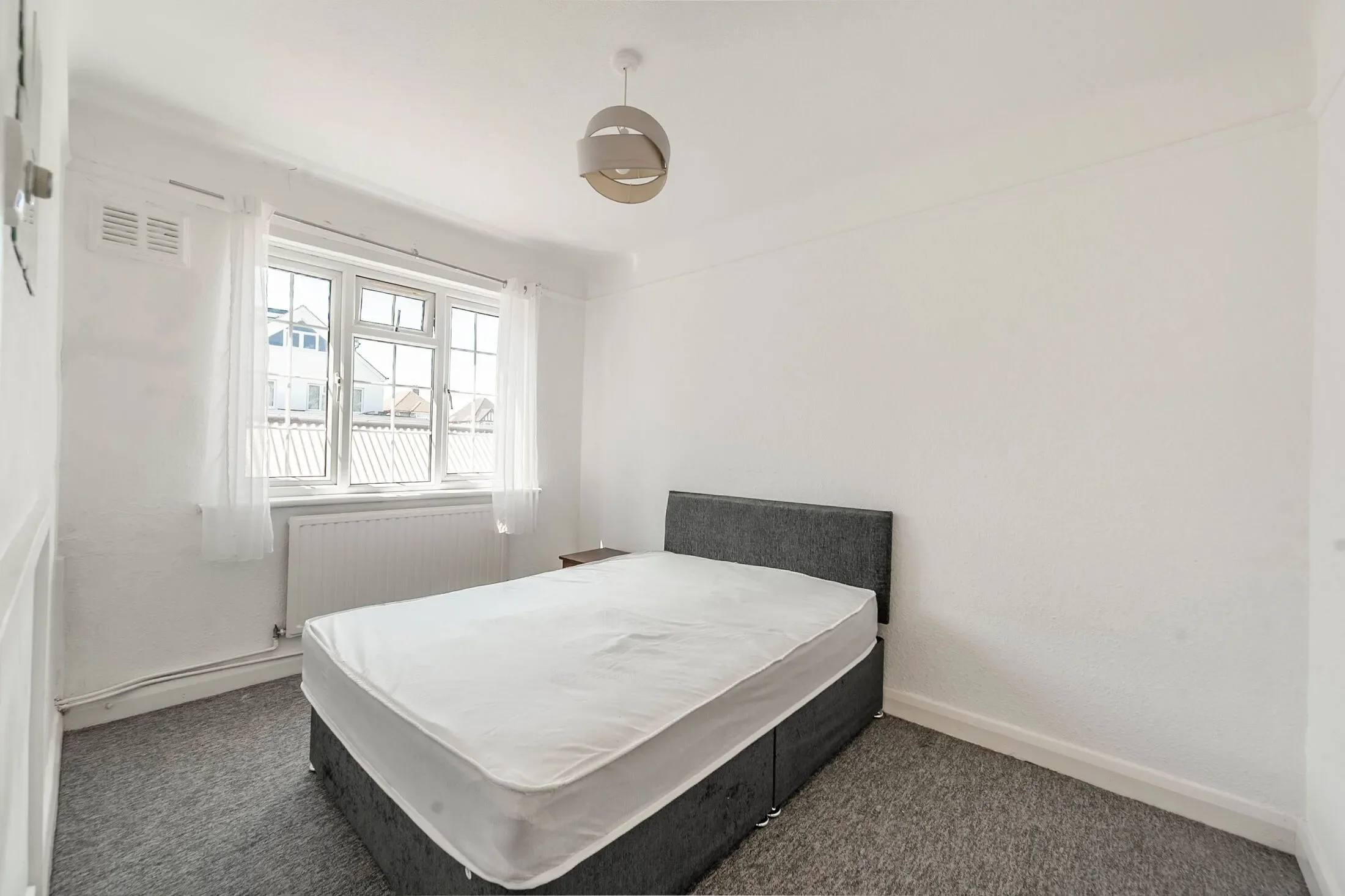 Flat Marlborough Hill in Greater London