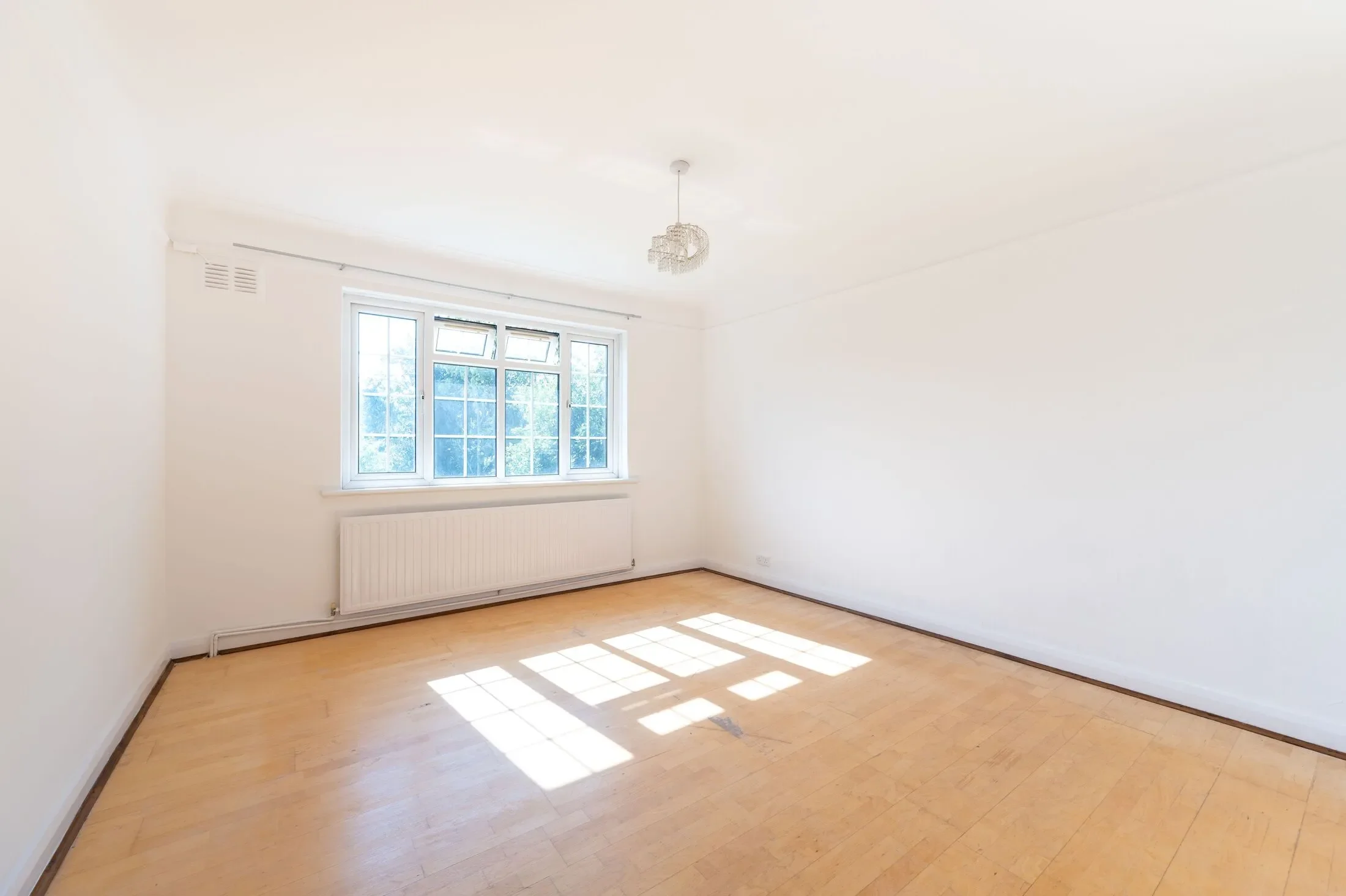 Flat Marlborough Hill in Greater London
