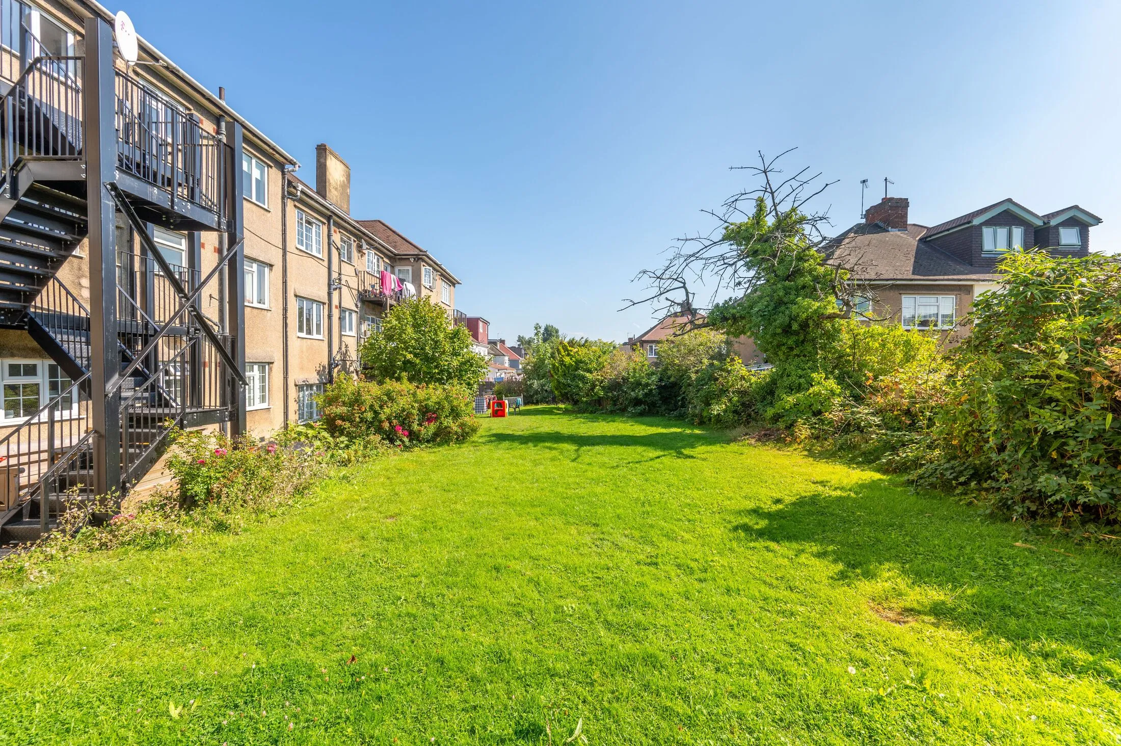Flat Marlborough Hill in Greater London
