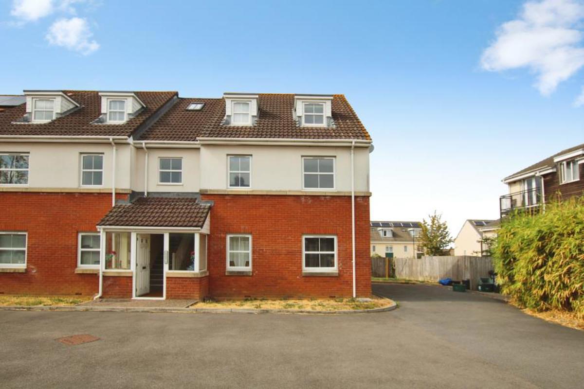 Flat Sturmy Close in Bristol
