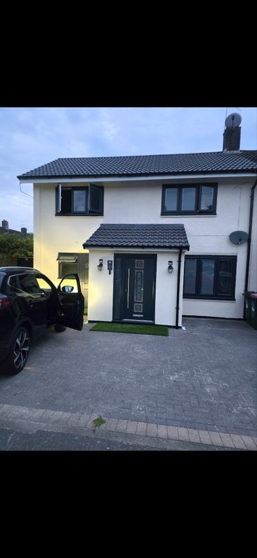 Room Fitchet Close in Crawley