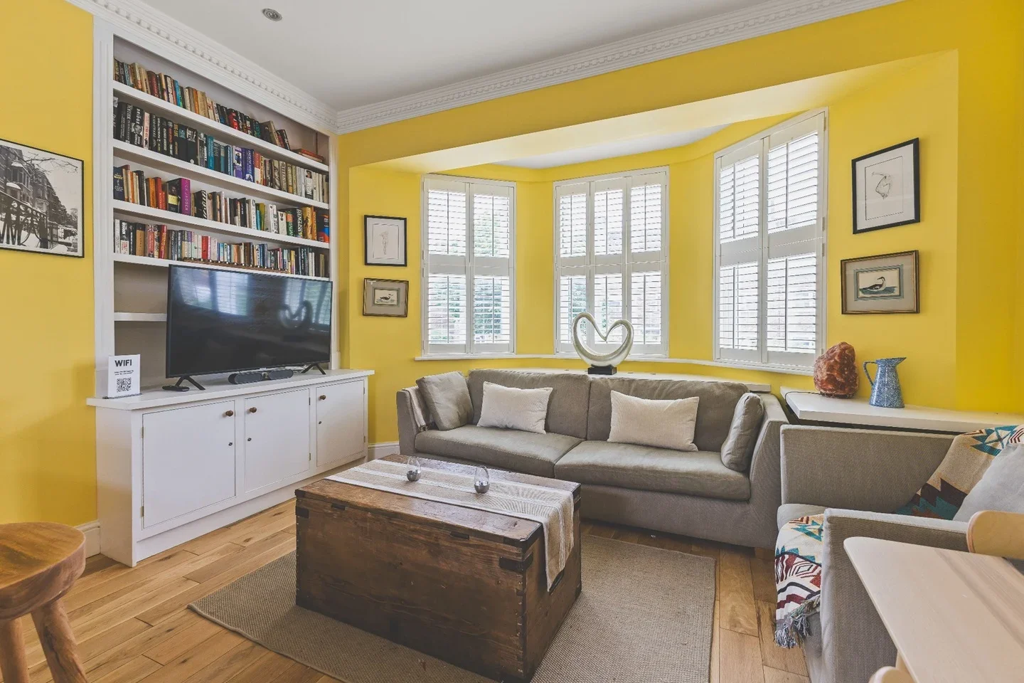 Flat Tomlinson Close in Greater London