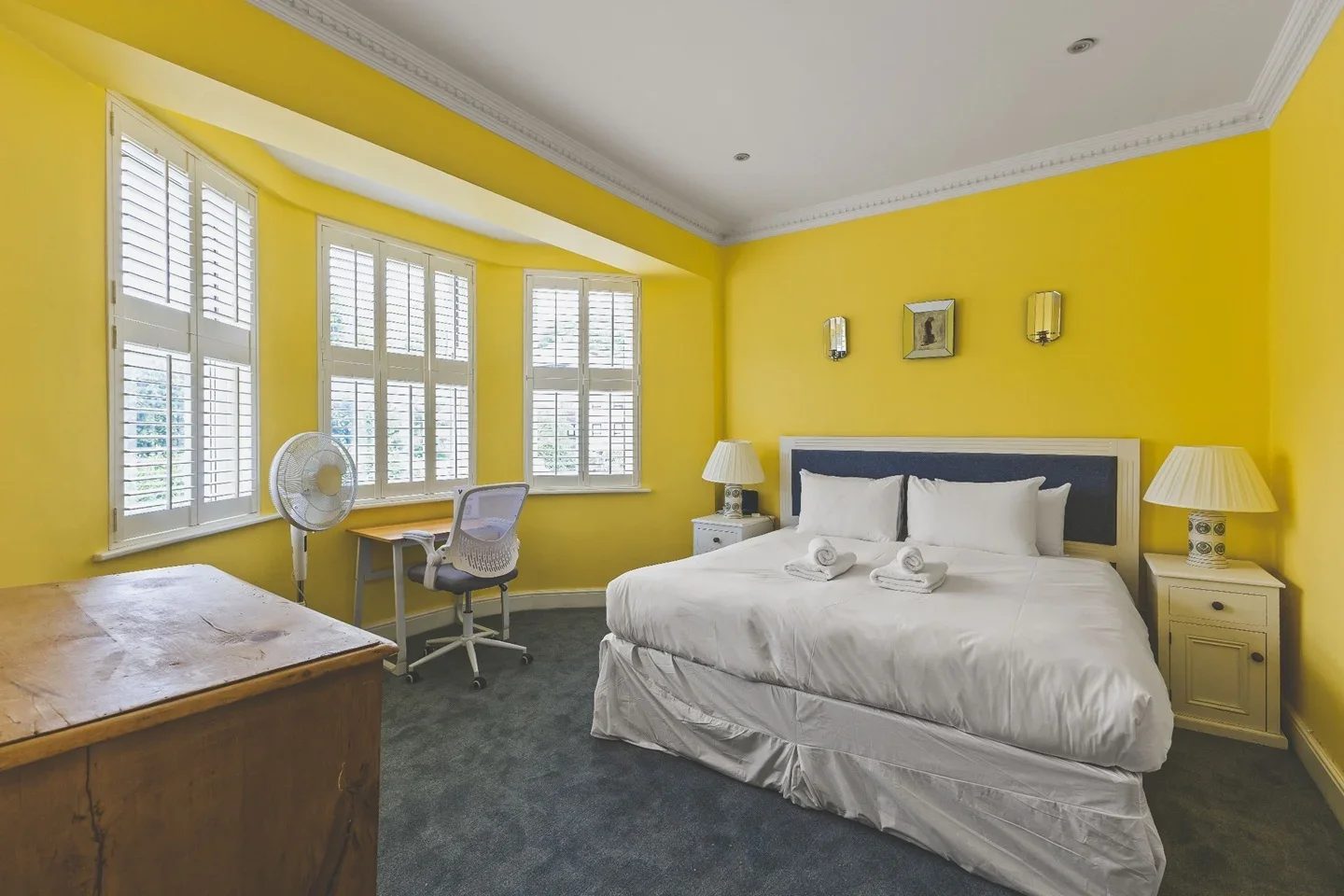 Flat Tomlinson Close in Greater London