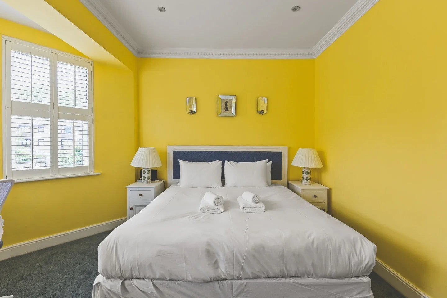 Flat Tomlinson Close in Greater London