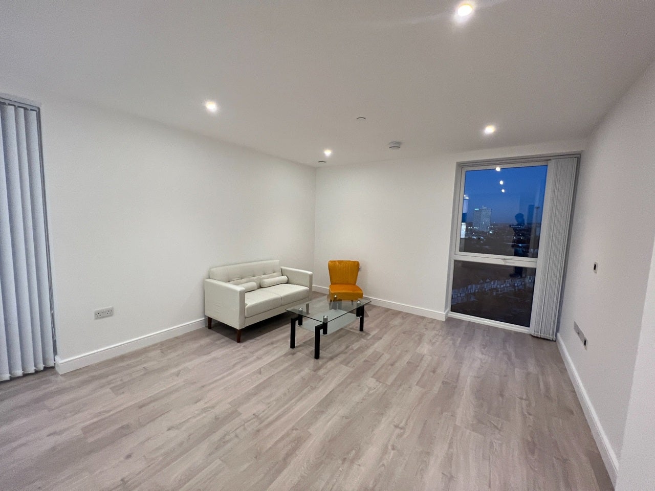 Flat Beresford Avenue in Greater London