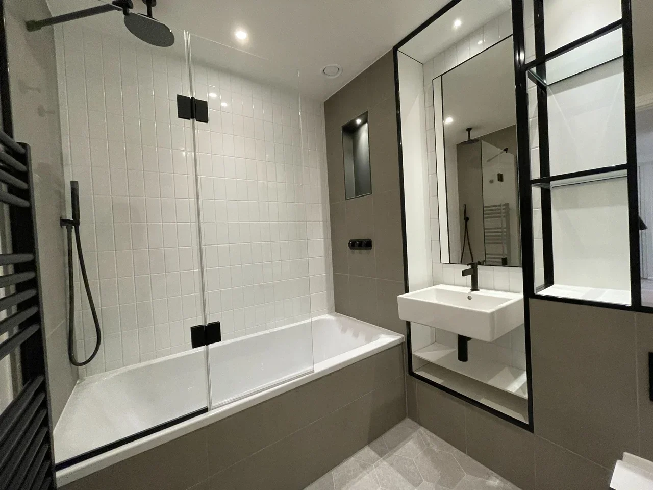 Flat Beresford Avenue in Greater London