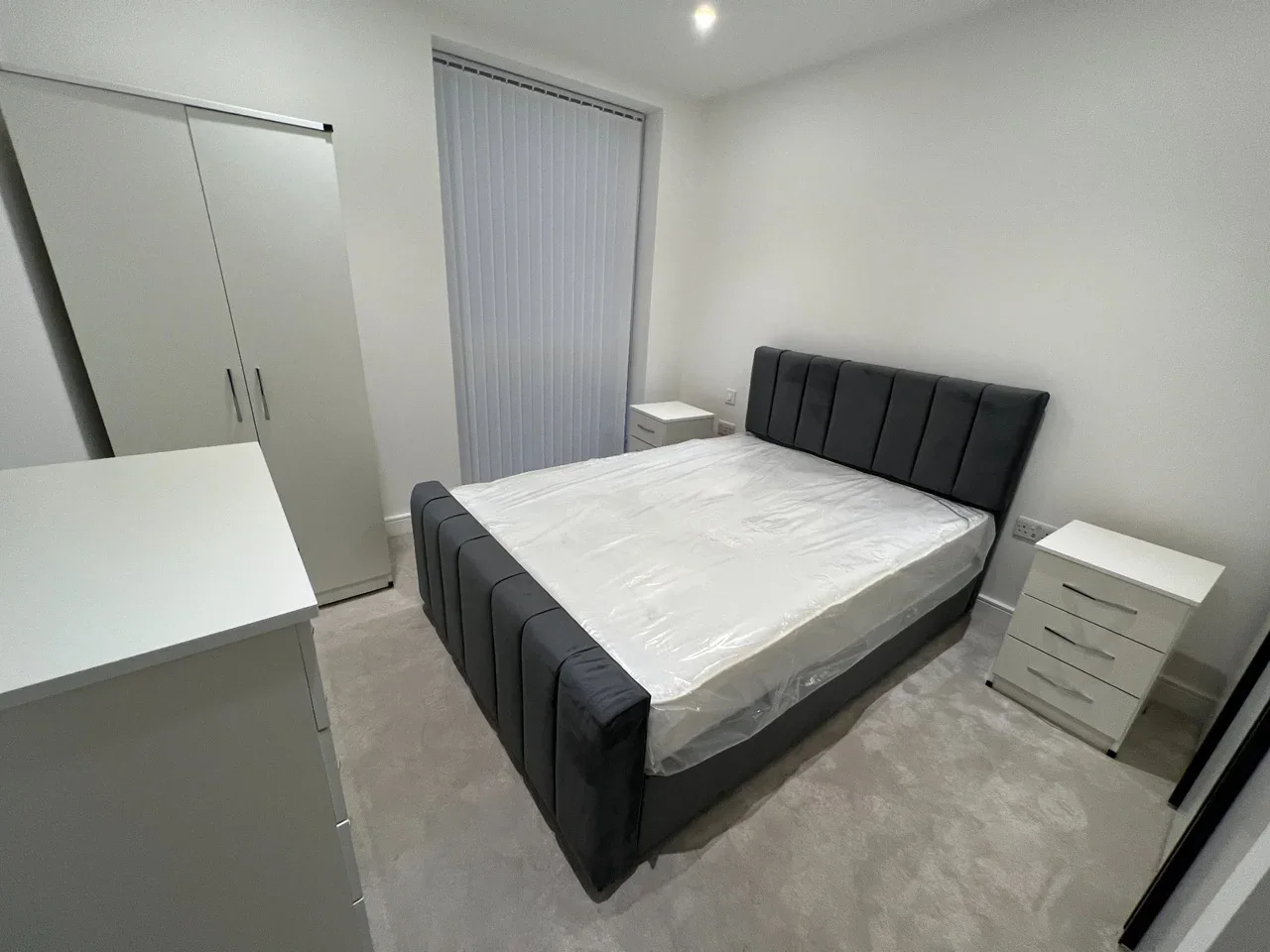 Flat Beresford Avenue in Greater London
