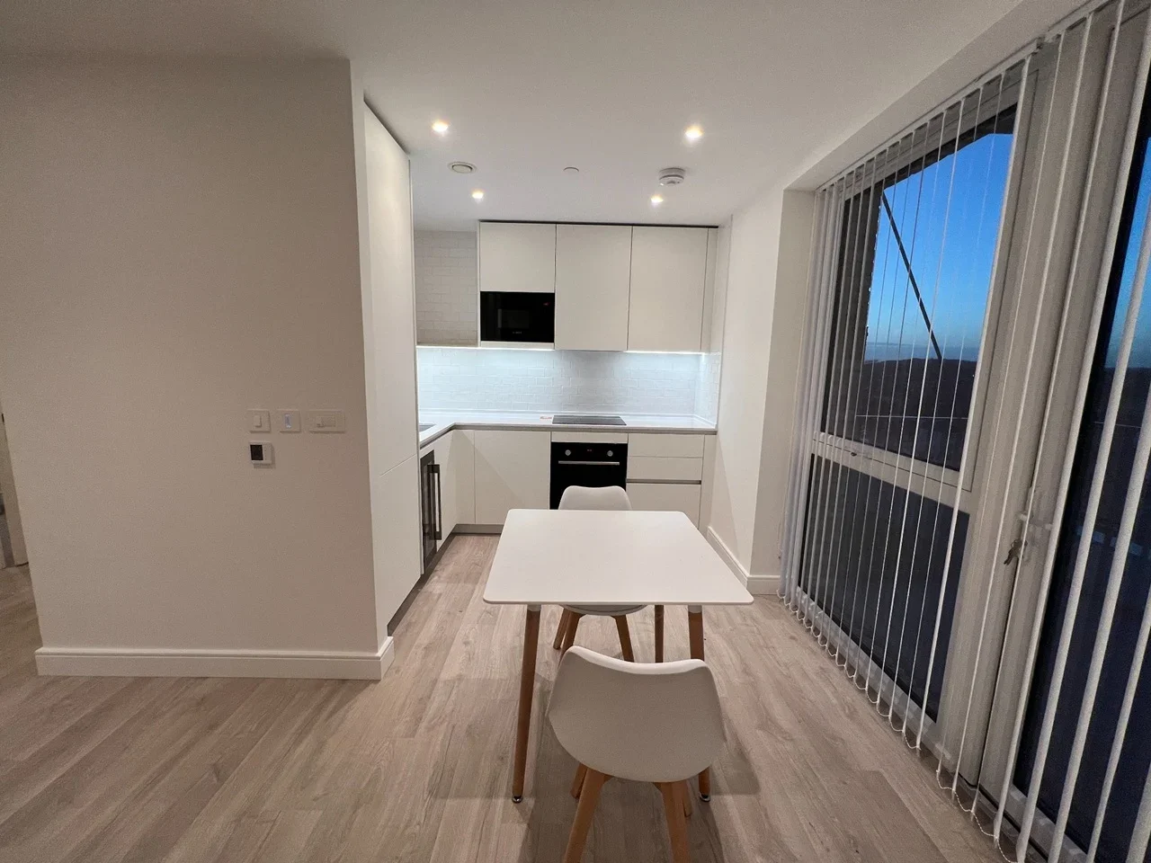 Flat Beresford Avenue in Greater London