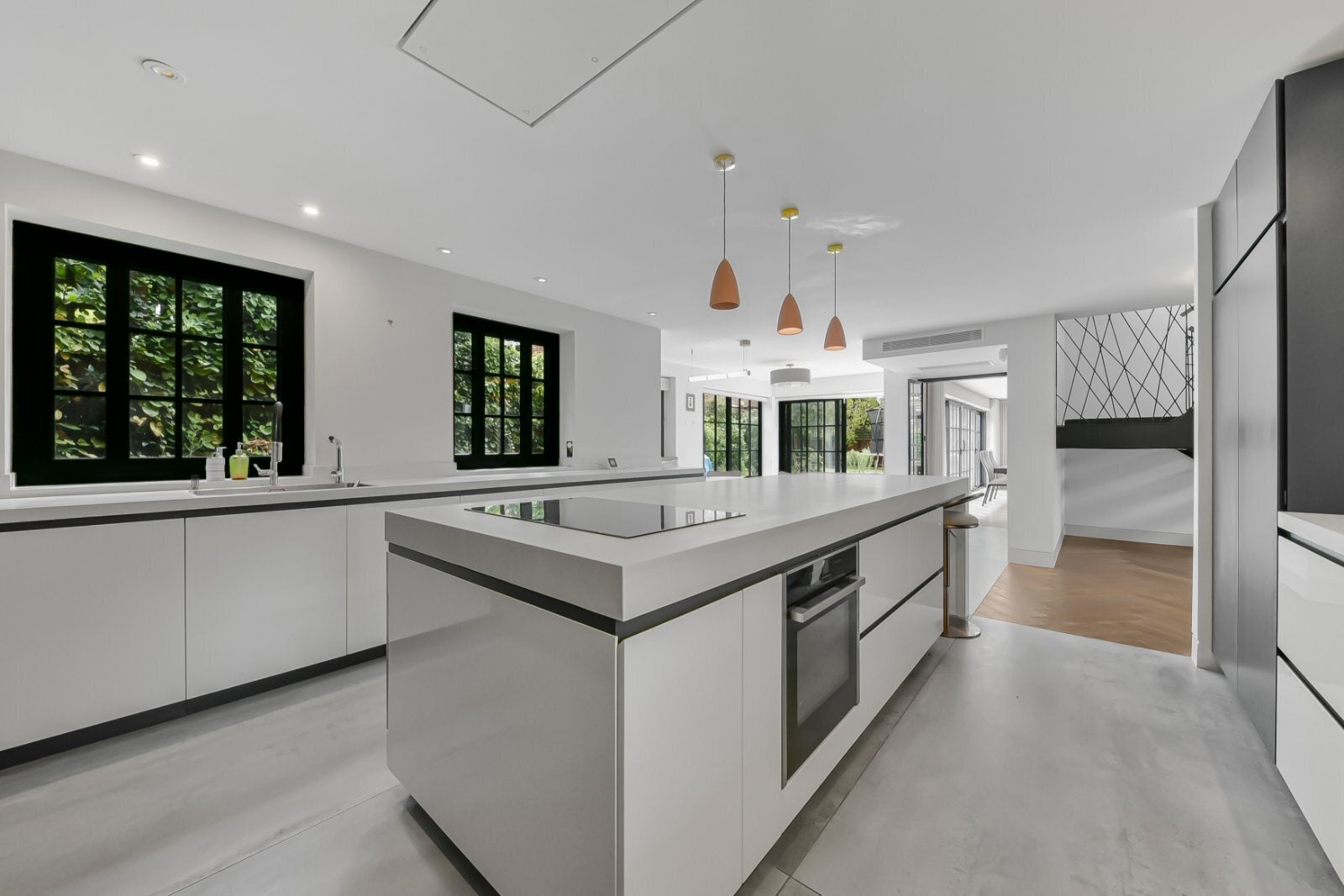 House Parklands Drive in Greater London