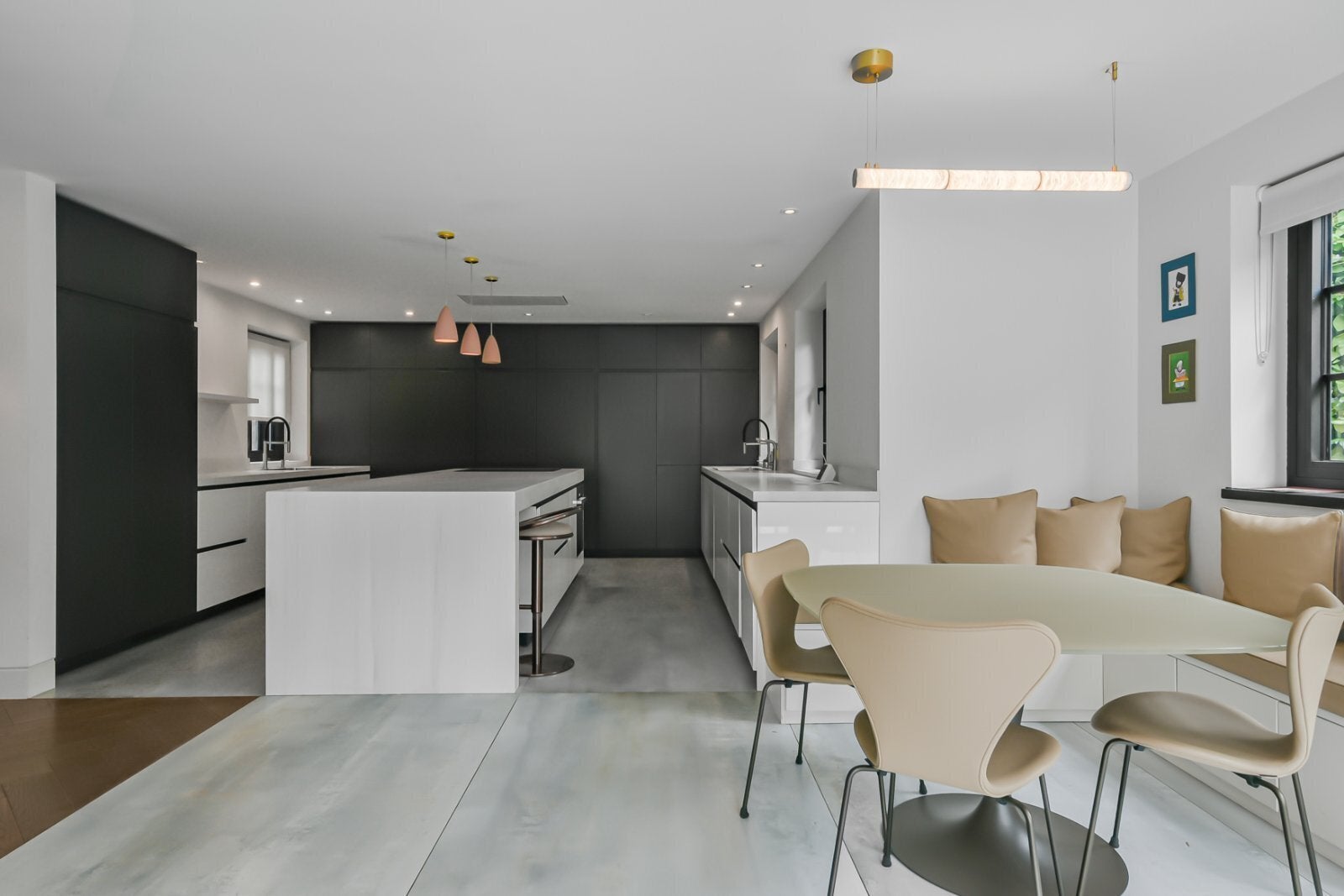 House Parklands Drive in Greater London