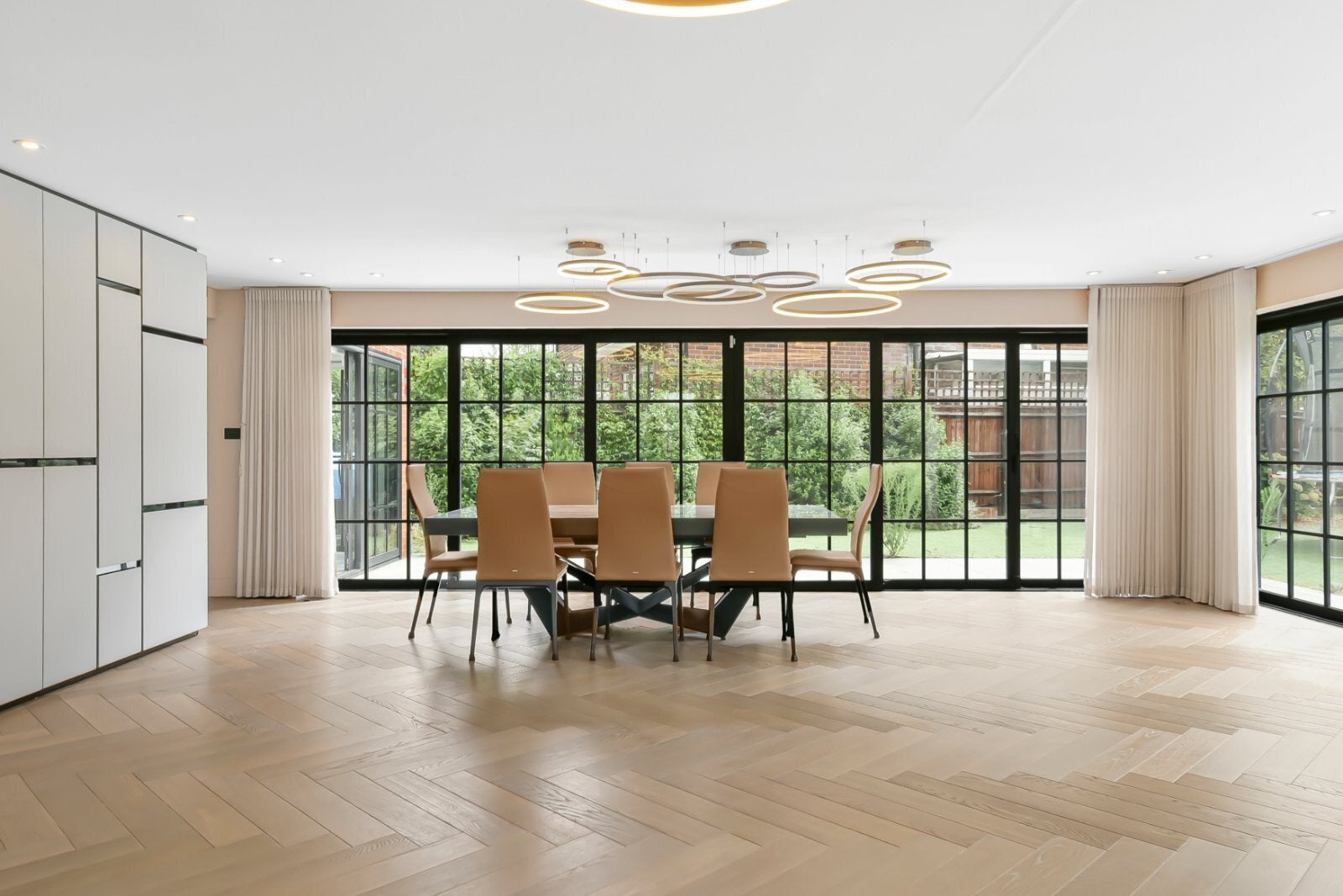 House Parklands Drive in Greater London