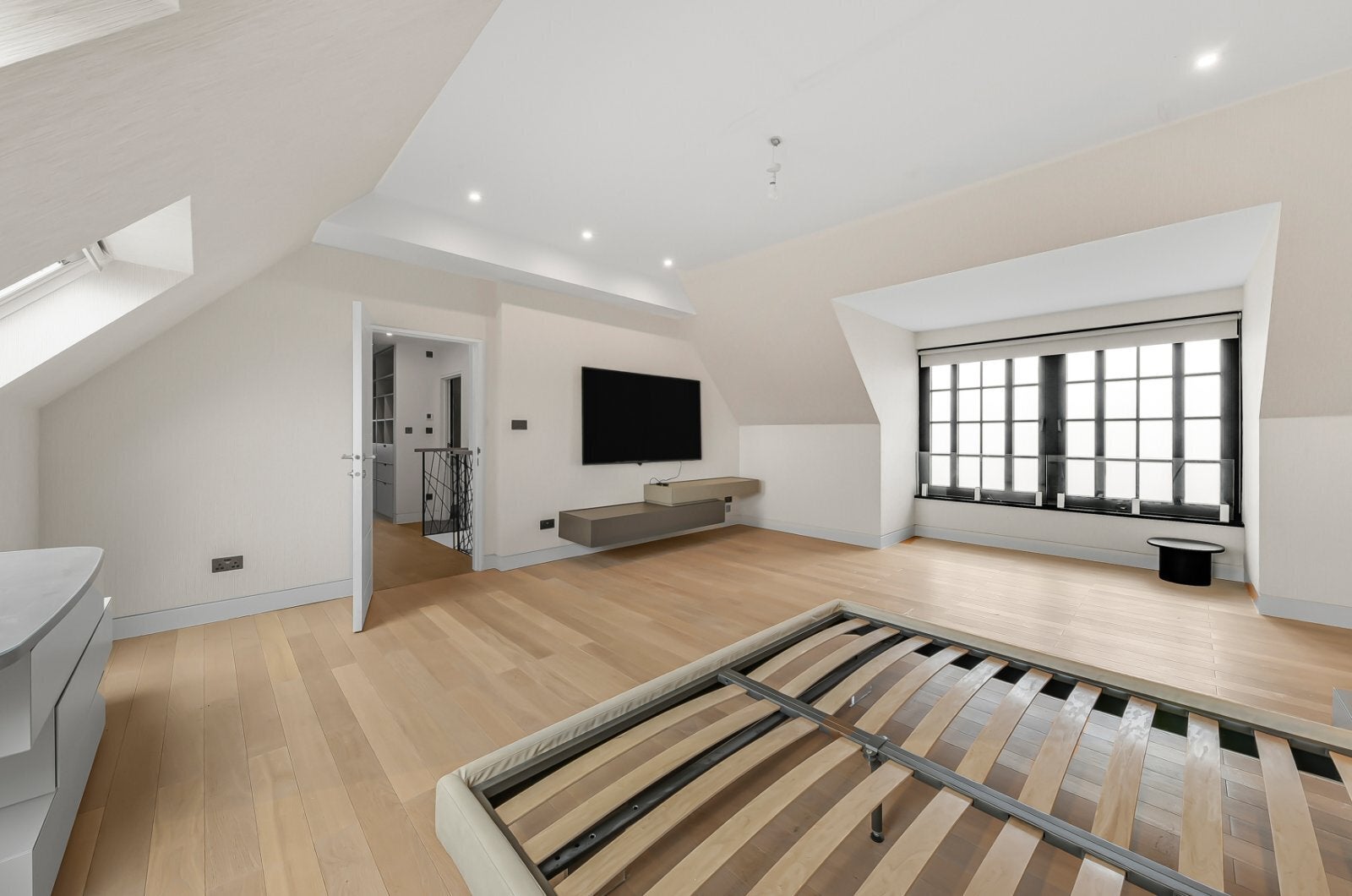 House Parklands Drive in Greater London