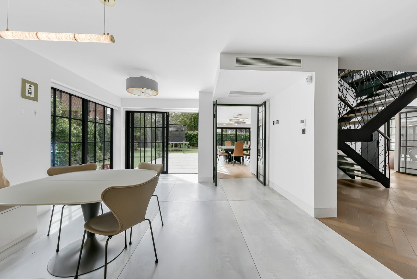 House Parklands Drive in Greater London