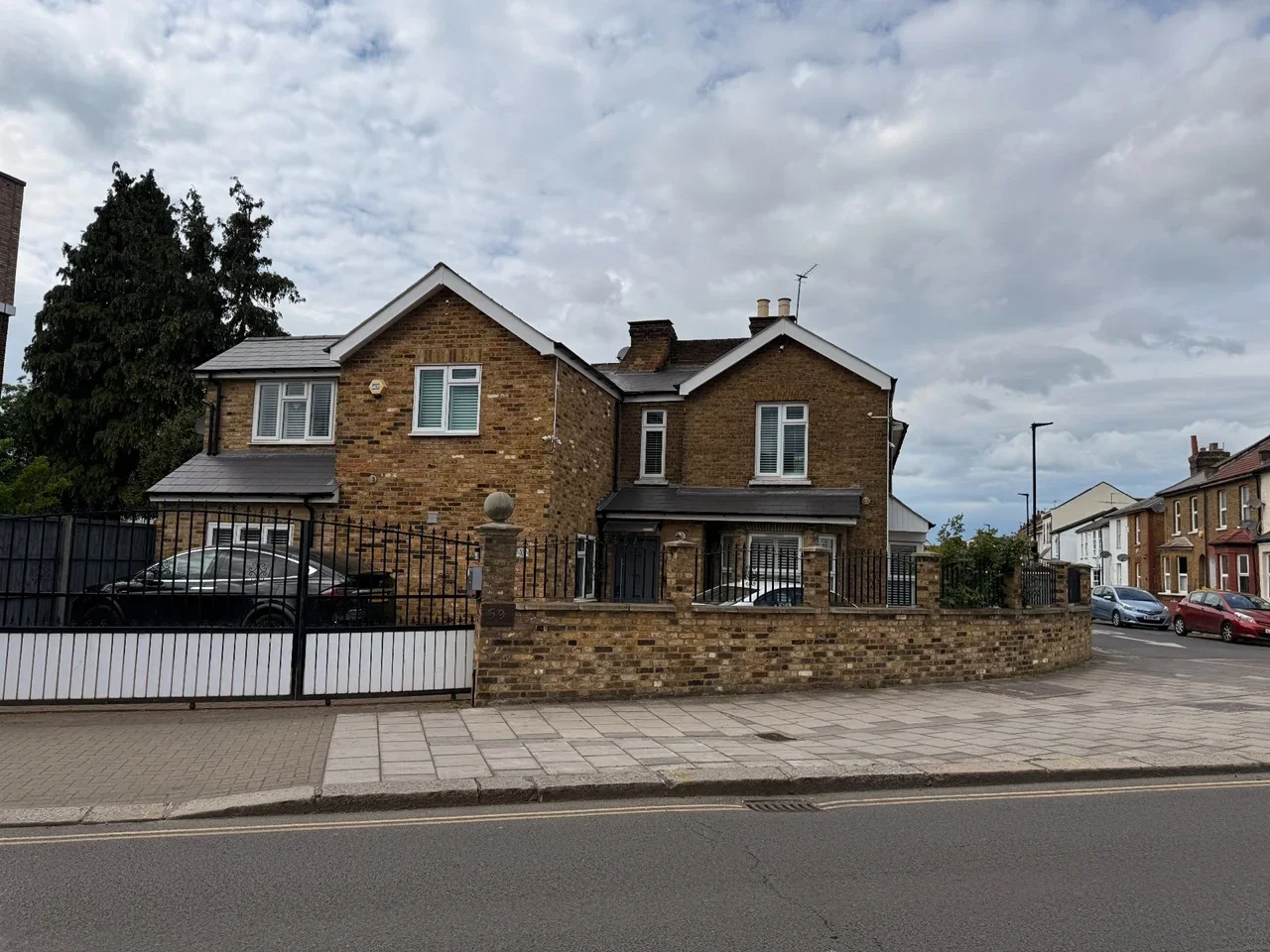 Room Cross Lances Road in Greater London