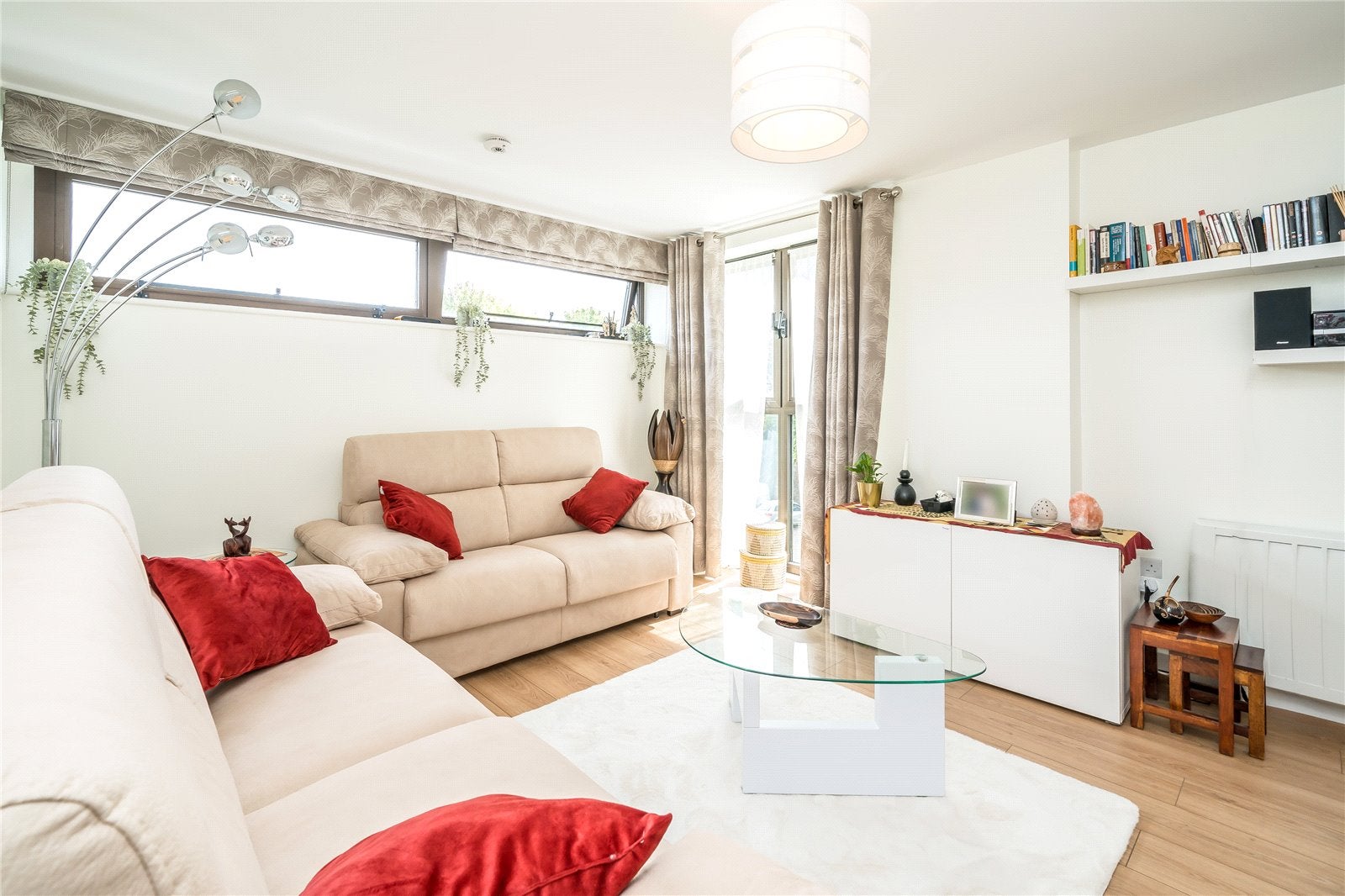 Flat Petergate in Greater London