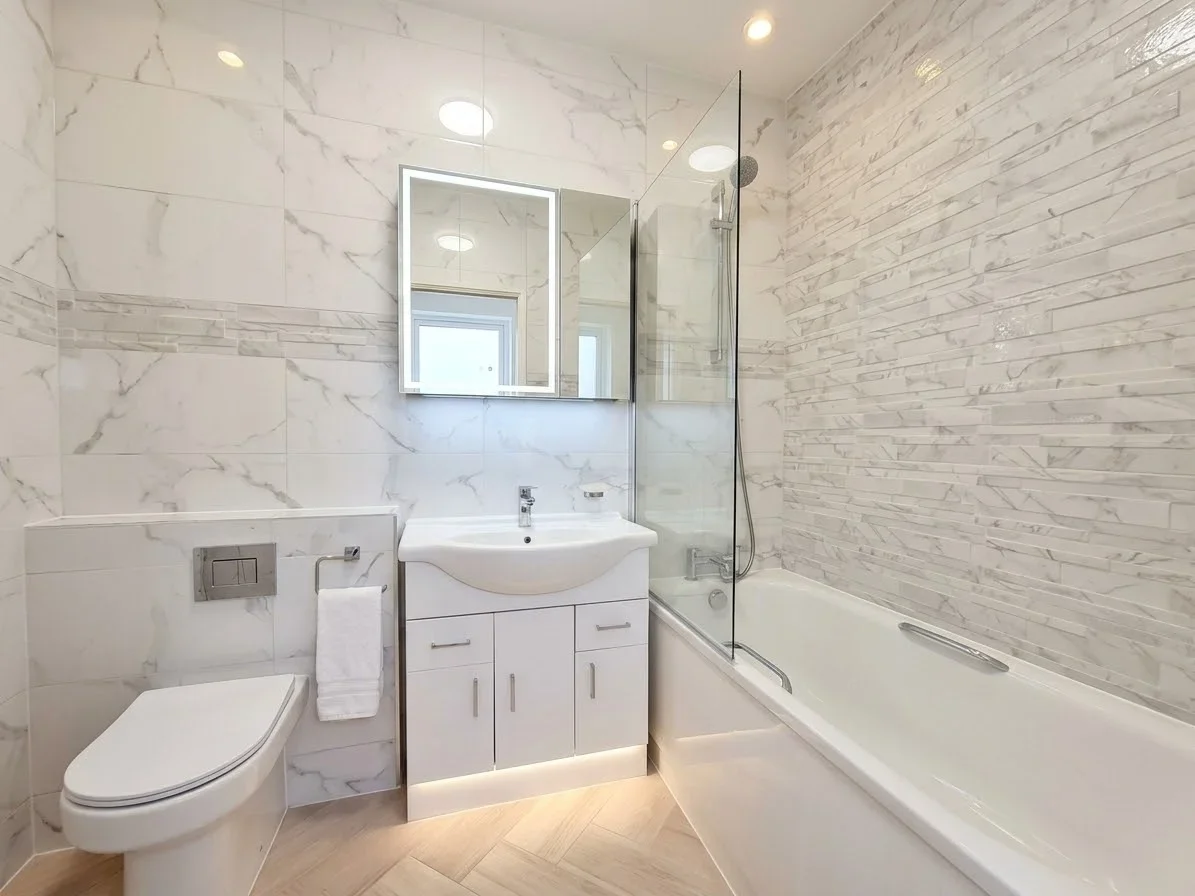 Flat Cathnor Road in Greater London