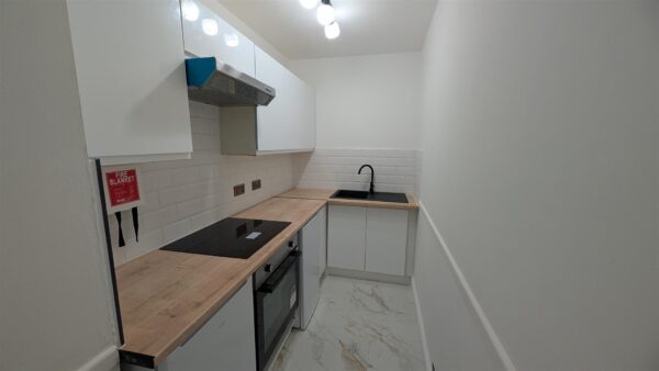 Flat Glengall Road in Greater London
