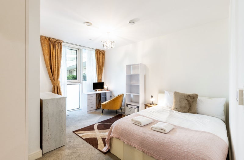 Flat Queenstown Road in Greater London