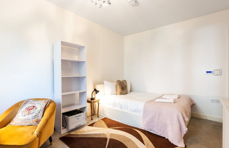 Flat Queenstown Road in Greater London