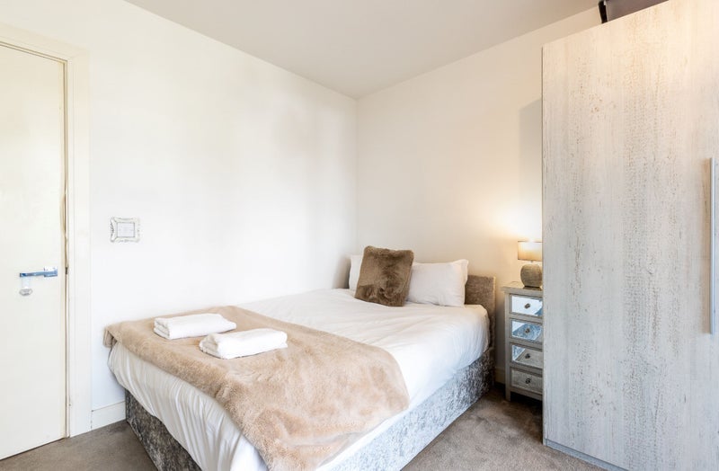 Flat Queenstown Road in Greater London