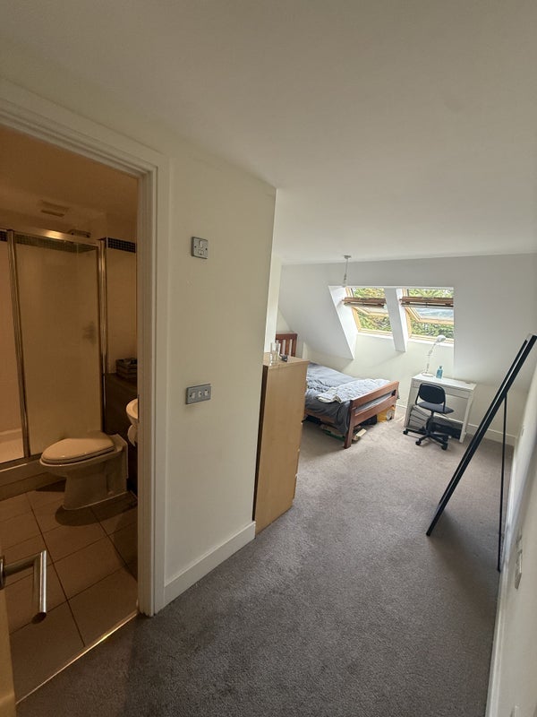 Room Elmdale Road in Bristol
