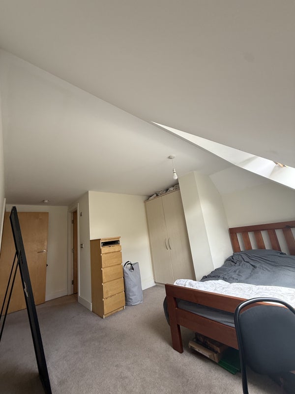 Room Elmdale Road in Bristol