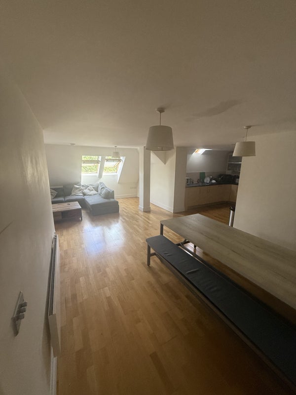 Room Elmdale Road in Bristol