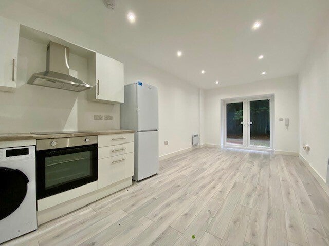 Flat Gatehouse Way in Aylesbury