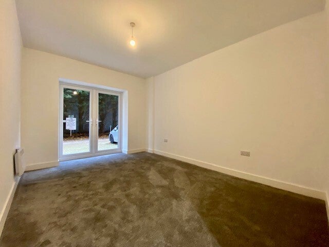 Flat Gatehouse Way in Aylesbury