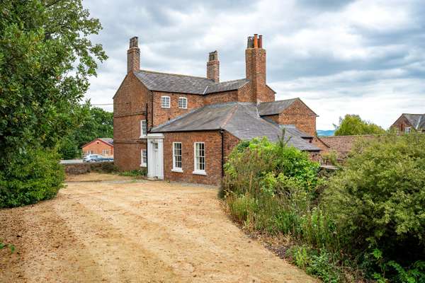 House Millfield Lane in Saighton
